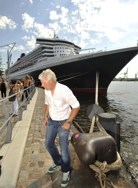 Hamburg 19.08.2012
Cruise Days 2012
Touristen in der Hafencity
Henning Scheffen vor der Queen Mary 2