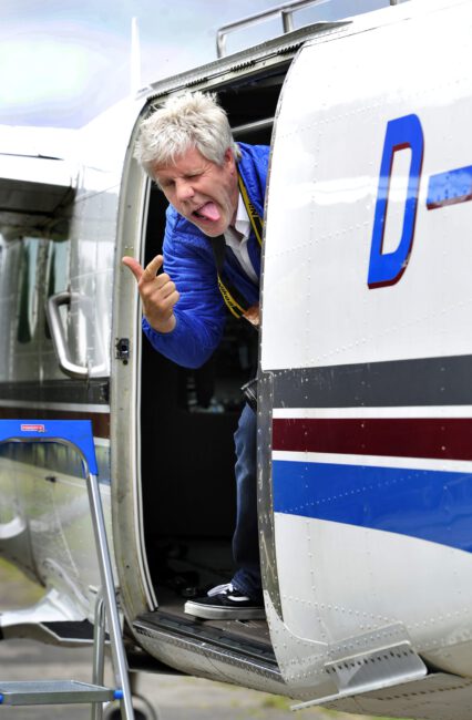 HAMBURG , 28.06.12, HENNING SCHEFFEN FOTOFRAF , FLUGPLATZ HARTENHOLM , FLIEGEN , FLUGZEUG , FALLSCHIRM SPRINGEN , FALLSCHIRMSPRUNG
COPYRIGHT:
RONALD SAWATZKI
TEL. 0171-202 30 40
ronald.sawatzki@t-online.de
POSTBANK
KTO. 62 97 87-203
BLZ 200 100 20
HONORAR + 7% MWST.