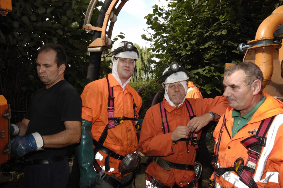 Jobwechsel
Kanalarbeiter Kanalreinigung
Stadtentwsserung
HENNiNG SCHEFFEN , FOTOGRAF
info@scheffen.de
WWW.SCHEFFEN.DE
Mobiltelefon 00491773193050
FRIEDRICH-ENGELS- STR. 31
30880 LAATZEN - REGION HANNOVER