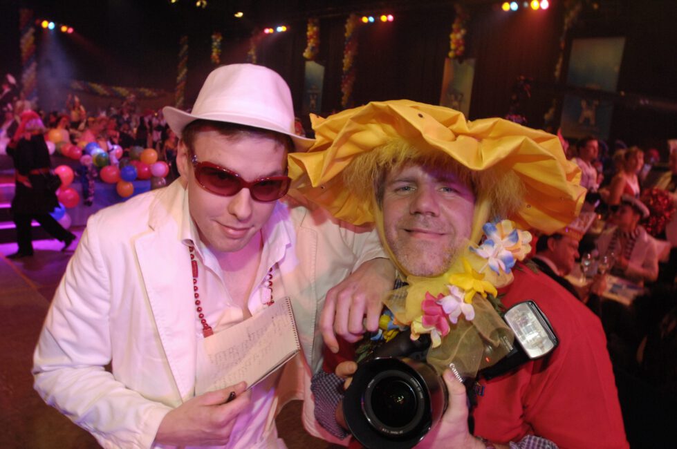 Närrischer Norden
Die Lindener Narren laden zur grossen Karnevalsparty im TV (ZDF)mit Vereinen aus allen nördlichen Bundesländern
FOTO: HENNING SCHEFFEN -FOTOGRAF-
WWW.SCHEFFEN.DE INFO@SCHEFFEN.DE MOBILTELEFON 00491773193050
ASV Autor 4004961
Friedrich Engels Strasse 31, 30880 Laatzen , Region Hannover
Bankverbindung: Sparkasse Hannover 25050180 Konto 25069276