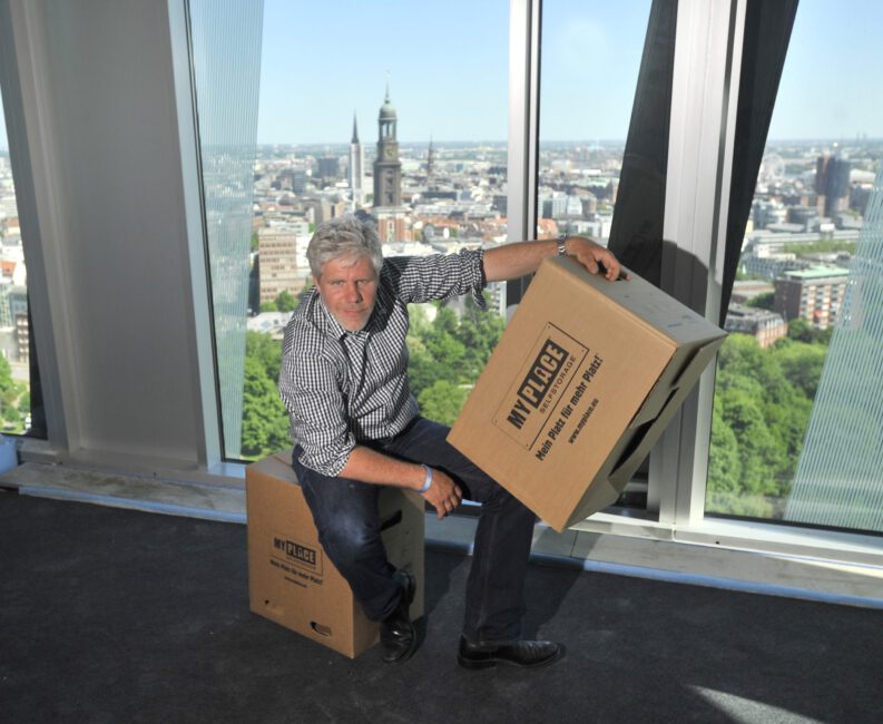 HAMBURG,24.5.2012 Foto: WWW.SCHEFFEN.DE?Tanzende Trme Reeperbahn
------HENNING SCHEFFEN PHOTOGRAPHY-------
MOBIL: 00491773193050 INFO@SCHEFFEN.DE
WWW.SCHEFFEN.DE ASV Autor Nr. 4004961
KONTO 25069276 BLZ 25050180
SPARKASSE HANNOVER